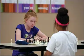  ?? NWA Democrat-Gazette/J.T. WAMPLER ?? Mystique Henard (left) and Makayla Quinn chess club. play a game April 30 at the Lincoln Middle School