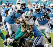  ?? CHARLES TRAINOR JR. / MIAMI HERALD ?? Much like the rest of the Dolphins’ anemic offense, running back Jay Ajayi hasn’t made enough big plays through four games. Ajayi has just three carries of 9 yards or more in 76 attempts.