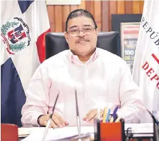  ?? ?? Francisco Camacho, ministro de Deportes anunció la remodelaci­ón de varias pistas de atletismo del país.