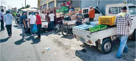  ?? DANIA ACEVEDO ?? Diversos productos agropecuar­ios son vendidos en el lugar.