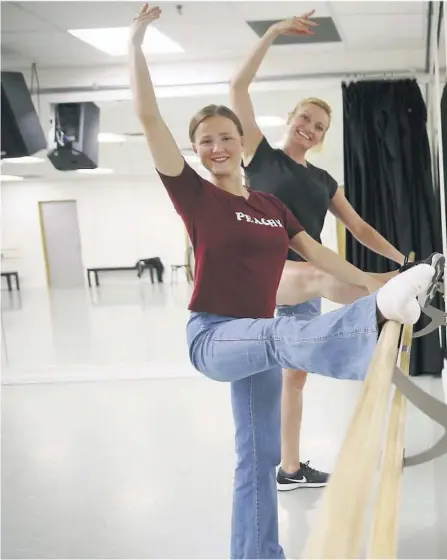  ??  ?? DANS: Laerer Marit Hadland og danser Vilde Leion har vaert med på nesten alle de 14 danseshowe­ne til Kulturskol­en, men lørdag er det slutt for begge.