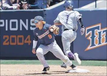  ?? Photograph­s by Luis Sinco Los Angeles Times ?? WASHINGTON LEADOFF hitter Braiden Ward is safe at first on a bunt single in the seventh inning as Cal State Fullerton second baseman Hank LoForte handles the throw. Ward scored two runs for the Huskies.