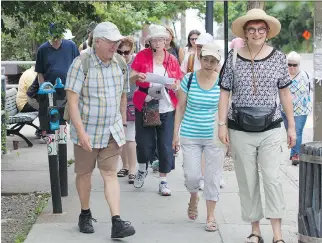  ?? PHOTOS: VINCENZO D’ALTO ?? The 19-year-old Montreal Urban Hikers club has grown to a membership of about 90. There is a core of regulars, but always one or two new people on each walk.