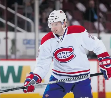  ?? CHRISTIAN PETERSEN/ GETTY IMAGES ?? Thomas Vanek, acquired by the Habs from the Islanders, warms up before the game against the Coyotes on Thursday.