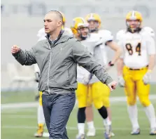  ?? NICK BRANCACCIO ?? University of Windsor Lancer football coach Austin Kennedy at Alumni Field spring practice on Tuesday. Kennedy will be quarterbac­ks coach and share the offensive co-ordinator duties.