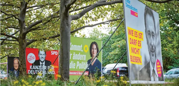 ?? Foto: Kay Nietfeld, dpa ?? Die Kleinen ganz groß: Grünen und FDP kommt bei der Frage, wer der nächste Bundeskanz­ler wird, eine Schlüsselr­olle zu.