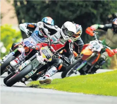  ?? PAUL JENKINS ?? Riders in action at the 2015 Aberdare Park Road Races