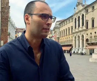  ??  ?? In Silvio piazza Giovine, neo assessore alle Attività produttive,nonch è al centro storico, ha presentato i progetti per il rilancio del centro.