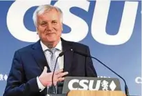  ??  ?? Wer sonst? Bayerns Ministerpr­äsident und CSU-Chef Horst Seehofer macht weiter. Foto: dpa/F. Sommer