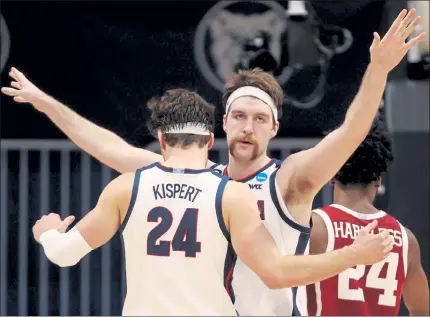  ?? GETTY IMAGES; BELOW, AP ?? Gonzaga’s Drew Timme and Corey Kispert celebrate during Monday’s NCAA Tournament game against Oklahoma. Below, Oregon guard LJ Figueroa celebrates his basket with Amauri Hardy during Monday’s game against Iowa.