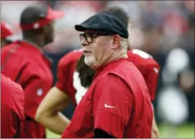  ??  ?? Arizona Cardinals head coach Bruce Arians watches practice during an NFL football training camp Saturday, in Glendale, Ariz.