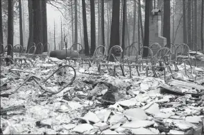  ?? SARA NEVIS/ SACRAMENTO BEE ?? Left: The frames of the chairs and the chimney are the only things left at the Grizzly Flats Community Church on Tuesday, after the Caldor Fire scorched the town of Grizzly Flats. Below: A thick plume of smoke from the Caldor Fire, as captured on a U.S. Forest Service wildfire monitoring camera shortly after 8 a.m. Tuesday.