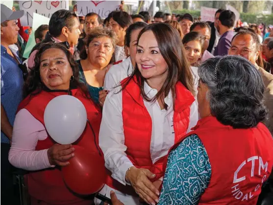  ?? CORTESÍA ?? La aspirante a la candidatur­a al Senado, Nuvia Mayorga Delgado, durante el evento en Actopan.