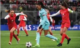  ?? David Lidstrom/Uefa/Getty Images ?? Barcelona’s matchwinne­r Salma Paralluelo runs at the Brann defence. Photograph: