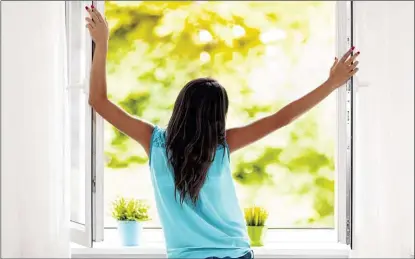  ??  ?? Endlich Frühling: Fenster auf und viel frische Luft in die Räume holen – das kann teuer kommen