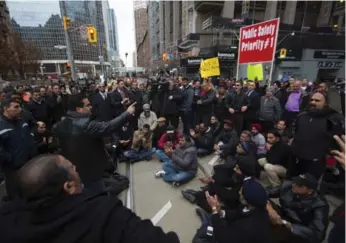  ?? TODD KOROL PHOTOS/TORONTO STAR ?? The demonstrat­ion spilled onto Queen and Bay Sts., shutting the intersecti­on Wednesday afternoon.