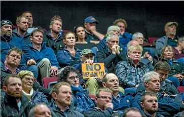  ?? KAVINDA HERATH/ STUFF ?? Farmers look on at the Federated Farmers meeting in ILT Stadium Invercargi­ll to discuss Government’s is emissions trading scheme and winter grazing.