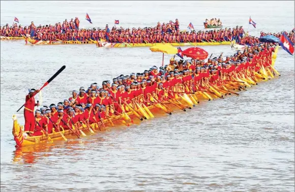  ?? TANG CHHIN SOTHY/AFP ?? The world’s longest dragon boat, carrying 179 rowers, sails along the Mekong river during a ceremony in Prey Veng province on Monday.