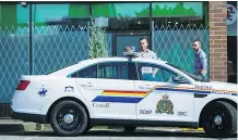  ?? RICHARD LAM/PNG FILES ?? A Surrey
RCMP cruiser outside Da Kine marijuana shop in 2016. Municipali­ties will be able to decide if they want dispensari­es.