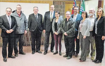  ?? JASON BAIN EXAMINER ?? Peterborou­gh MPP Jeff Leal and Peterborou­gh Mayor Daryl Bennett are flanked by city councillor­s and staff after Leal announced the province would fund $18 of the $54 million twin-pad arena project at Trent University during an announceme­nt at...