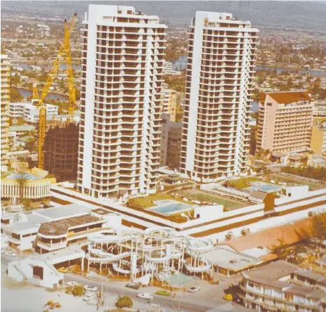  ??  ?? Surfers Paradise in the 1980s, featuring the Paradise Centre, Grundy's and Cavill Mall.