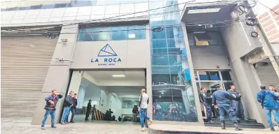  ?? ?? Edificio La Roca de Ciudad del Este, donde ocurrió el asalto y la operación policial.