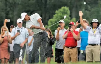  ?? AP PHOTO ?? A CROWD PLEASER: Tiger Woods hits on the third tee during his practice round yesterday for the PGA Championsh­ip golf tournament at Bellerive Country Club in St. Louis.