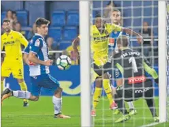  ??  ?? SIN PUNTERÍA. El disparo de Bakambu se marcha fuera.