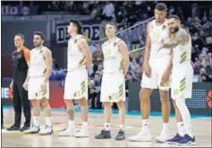  ??  ?? Campazzo, Deck, Carroll, Tavares y Taylor, en la Euroliga.