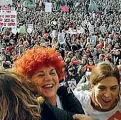  ??  ?? Dalla piazza al giuramento­Valeria Fedeli in piazza del Popolo nel 2011. A sinistra mentre stringe la mano al premier Gentiloni e assume l’incarico di ministro dell’Istruzione