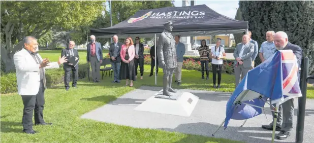  ?? Photo / Warren Buckland ?? Kahungunu chairman Ngahiwi Tomoana blessing the Dolly the war horse placard and the ground where the bronze statue will be placed.