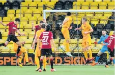  ??  ?? Heads he wins Alfie Jones heads St Mirren into the lead