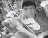  ?? JASON KRYK, THE CANADIAN PRESS ?? A farmworker harvests tomatoes in Leamington, Ont.