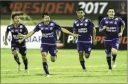  ?? WAHUDIN/JAWA POS ?? PENENTU: Selebrasi Adam Alis (dua dari kiri) saat melawan Sriwijaya (26/2).