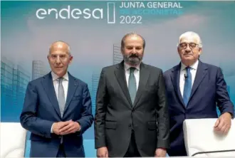  ?? PABLO MONGE ?? Francesco Starace, consejero delegado de Enel y vicepresid­ente de Endesa; Juan Sánchez-Calero, presidente, y José Bogas, consejero delegado.