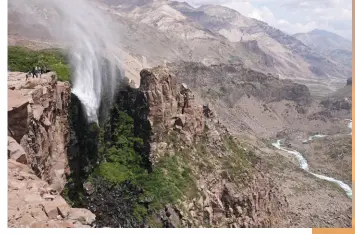  ??  ?? In Chile the wind was so strong it reversed this waterfall, and blew over three trucks