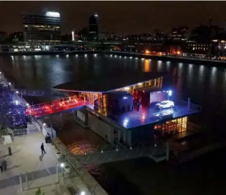  ??  ?? La gala fue en el Madero Walk, un salón flotante ícono de arquitectu­ra ubicado en el Dique 1 de Puerto Madero. Más de 600 invitados celebraron en sus 1500 metros cuadrados.