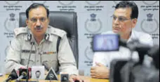  ?? PARVEEN KUMAR/HT PHOTO ?? Director general of police Baljit S Sandhu addressing a press conference in Gurgaon.