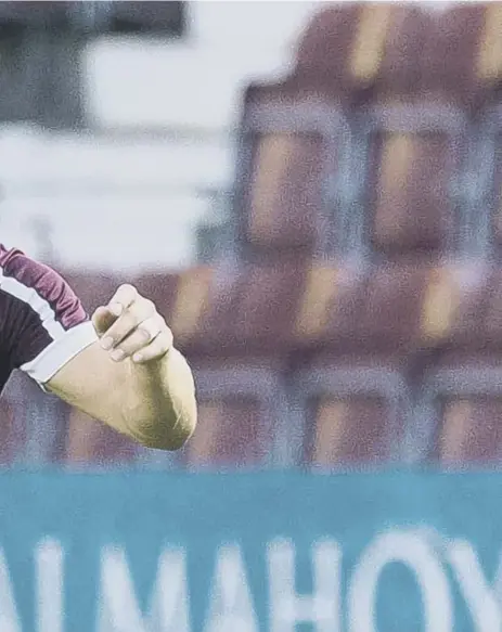  ?? ?? 2 Defender Stephen Kingsley says he was entitled to react after being grabbed around the throat during Hearts’ 1-1 draw at Ibrox on Saturday