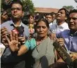  ??  ?? Journalist­s crowd around Asha Devi, mother of the victim of the fatal 2012 gang rape.