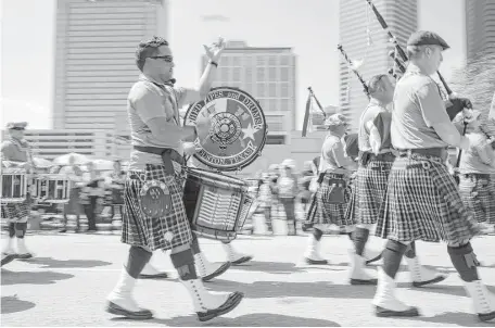  ?? Eric Kayne ?? A fife and drum band marches at the 56th Annual Houston St. Patrick’s Parade last year.