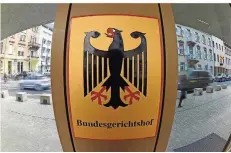  ?? FOTO: ULI DECK/DPA ?? Der Bundesgeri­chtshof muss klären, auf welche Informatio­nen Geschädigt­e illegal hochgelade­ner Videos Anspruch haben.