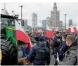  ?? FOTO: SOKOLOWSKI/AP/DPA ?? Polnische Landwirte haben – wie hier Ende Februar in Warschau – gegen die EU-Agrarpolit­ik mehrfach demonstrie­rt.