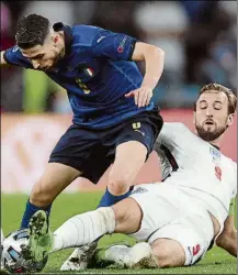  ?? FOTO: GETTY IMAGES ?? Jorginho y Harry Kane, en la final de la Eurocopa 2020