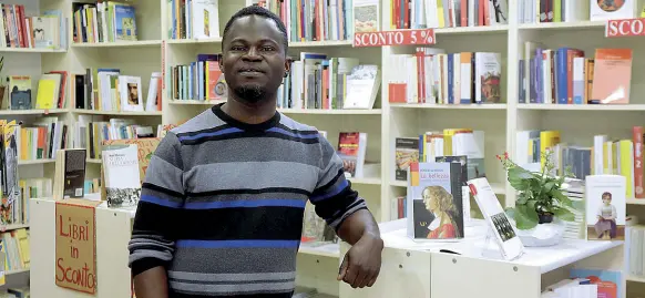  ?? (Bergamasch­i) ?? Libraio Frank Afrifa, il libraio ghanese proprietar­io della libreria Nexus