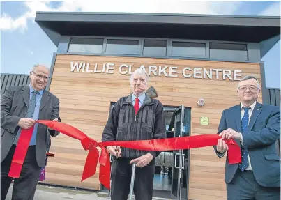  ?? Picture: Kenny Smith. ?? Willie Clarke officially opens the new Lochore Meadows centre which has been named after him, alongside Fife Council leaders David Ross, left, and David Alexander.