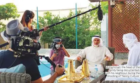  ??  ?? Mohammad, the head of the family being documented, with his neighbour during the shooting of ‘Nanny Culture’.