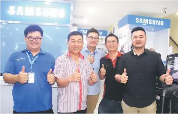  ??  ?? (From front left) Siong How marketing executive Jong Sieng Chung, its director Lo Kok How, and Samsung Electronic­s East Malaysia regional manager Lee Chee Wei are seen during a photo call.