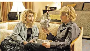  ??  ?? Imogen Poots und
Owen Wilson in
Peter Bogdanovic­hs
heiterer Theatersat­ire „She Is Funny
That Way“