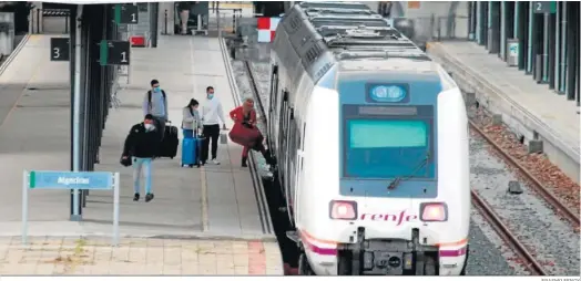  ?? ERASMO FENOY ?? Un tren en la estación de Algeciras.